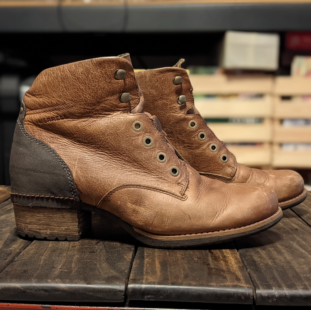 Merrell Shiloh Lace Boots in Oak #5